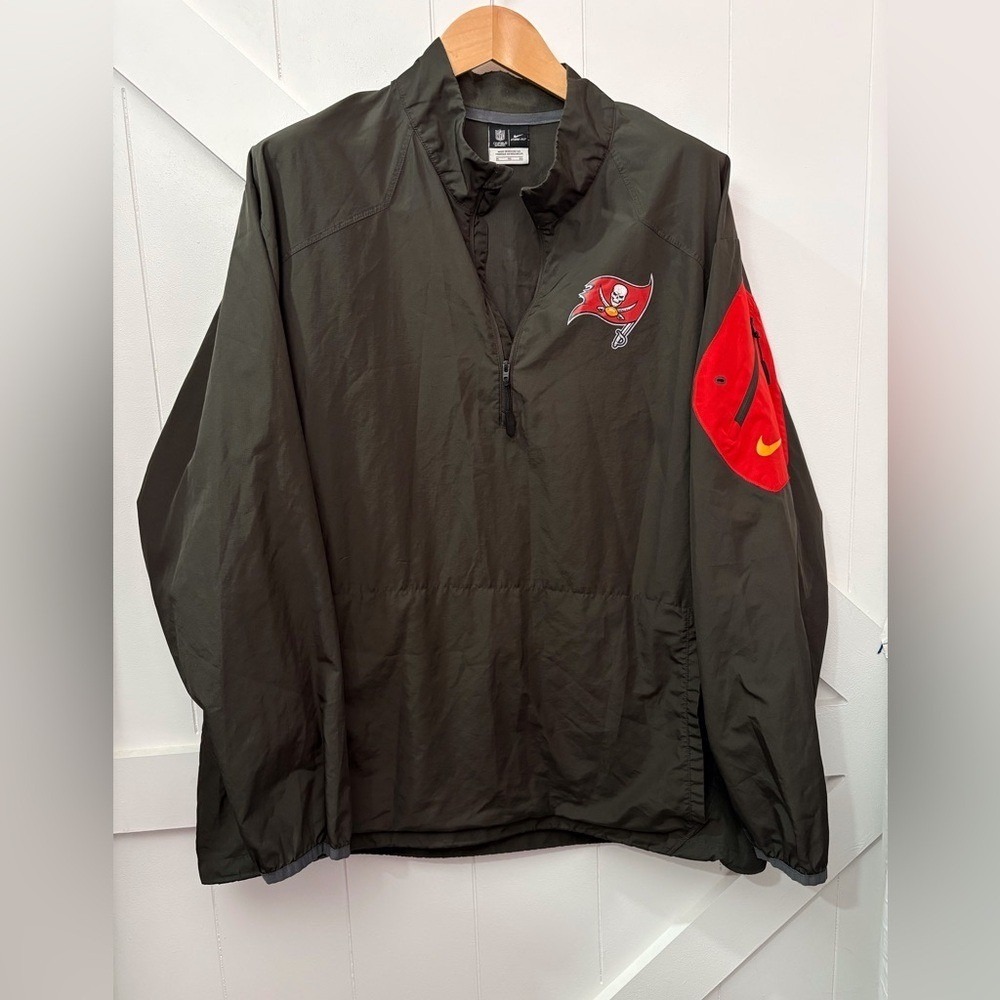 Nike NFL On Field Storm-FIT Tampa Bay Buccaneers Pullover XL Black Windbreaker‎